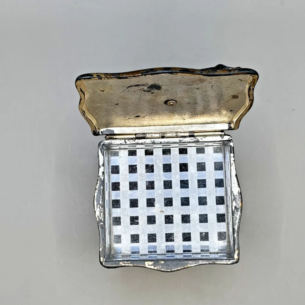UNUSUAL W. B MFG VINTAGE SILVERPLATE LIDDED CIGARETTE BOX SHAPED AS FRENCH TABLE